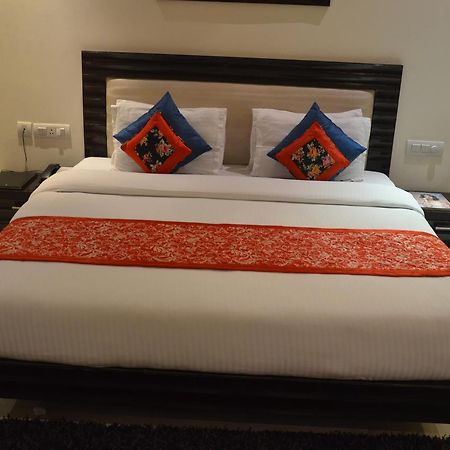 Hotel Klg International Zirakpur Exterior photo