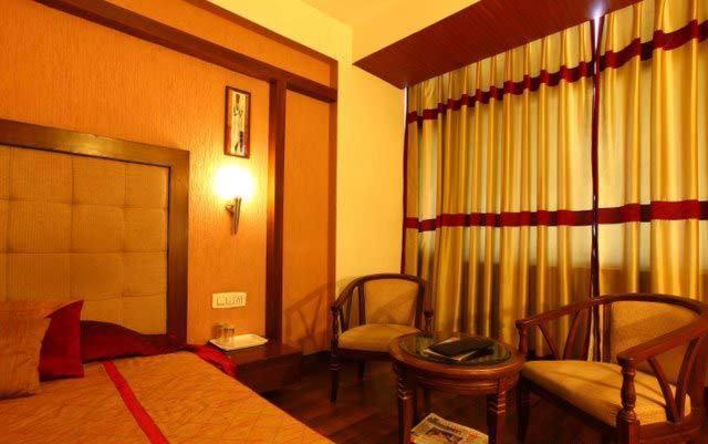 Hotel Klg International Zirakpur Exterior photo