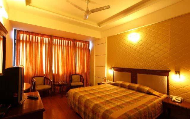 Hotel Klg International Zirakpur Exterior photo