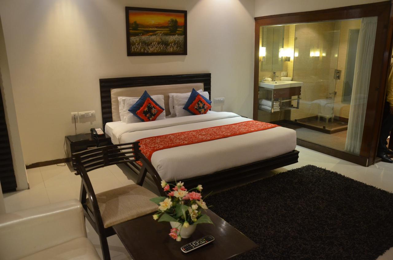 Hotel Klg International Zirakpur Exterior photo