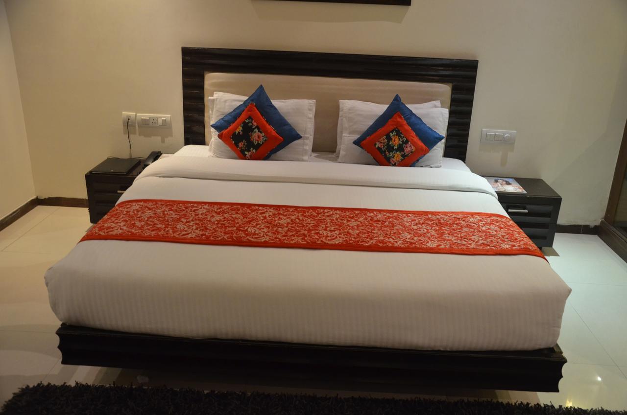 Hotel Klg International Zirakpur Exterior photo